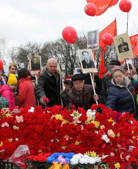 Ярославль встретил День Победы под Красными знамёнами