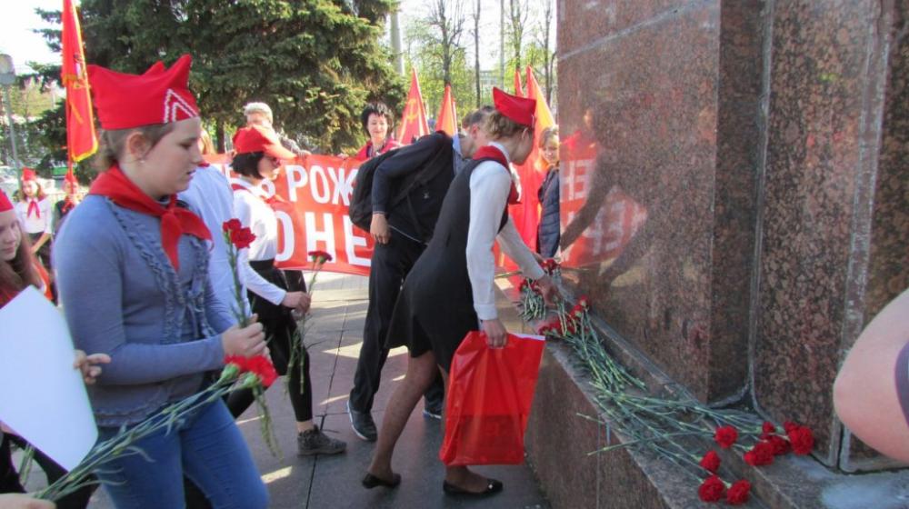Ярославль. Пионерский салют на Красной площади