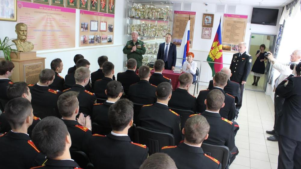 Краснодар. Депутат-коммунист Д.В. Коломиец принял участие в последнем звонке для выпускников Кубанского казачьего кадетского корпуса