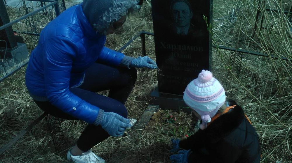 Ярославские комсомольцы привели в порядок могилы ветеранов