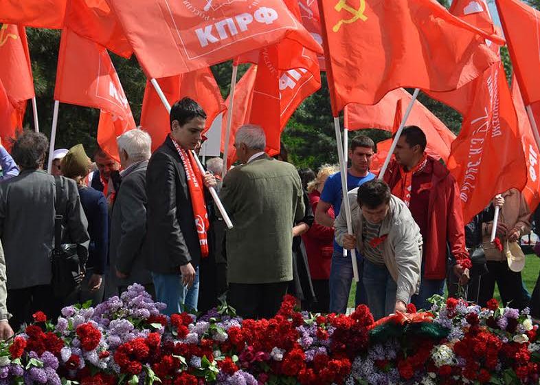 Коммунисты и комсомольцы Ростова-на-Дону провели традиционный митинг в честь Победы Советского народа над фашизмом