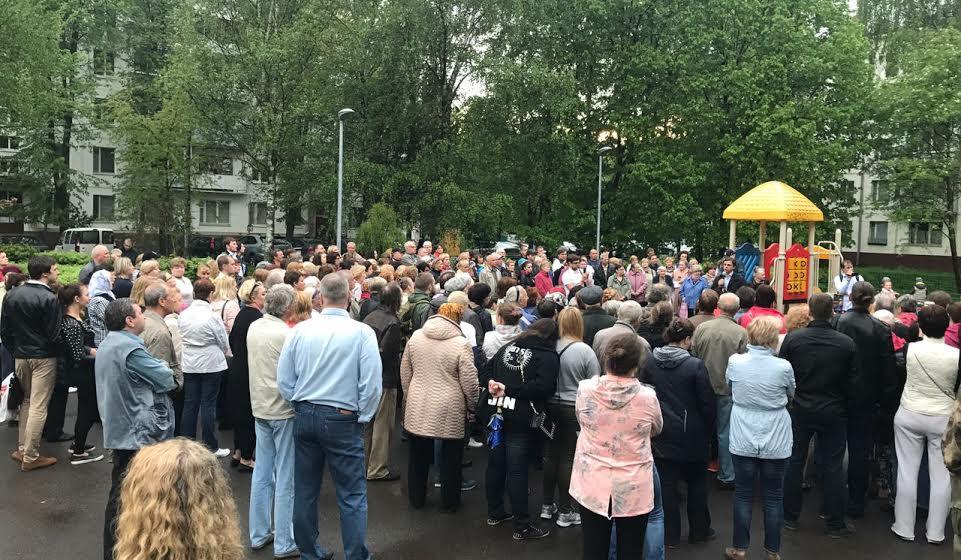 Андрей Клычков встретился с жителями города Московский в ТиНАО по вопросу программы реновации