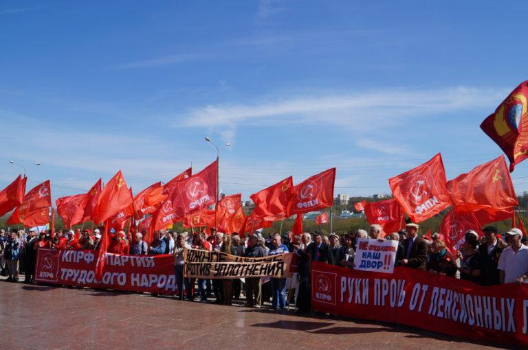 Нижегородские коммунисты провели праздничное шествие и митинг