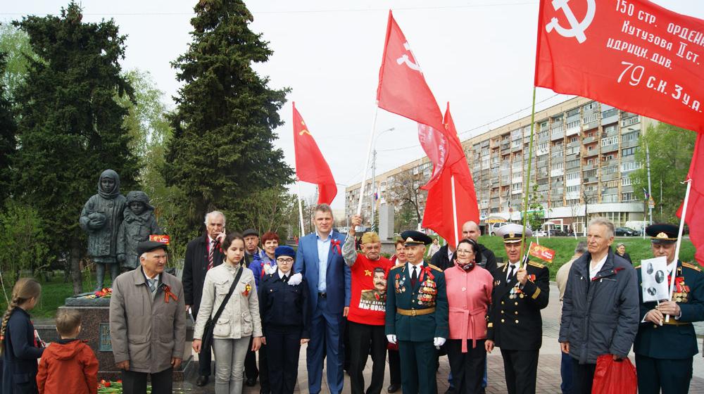 Ульяновские коммунисты возложили цветы к Вечному огню в честь Дня Победы