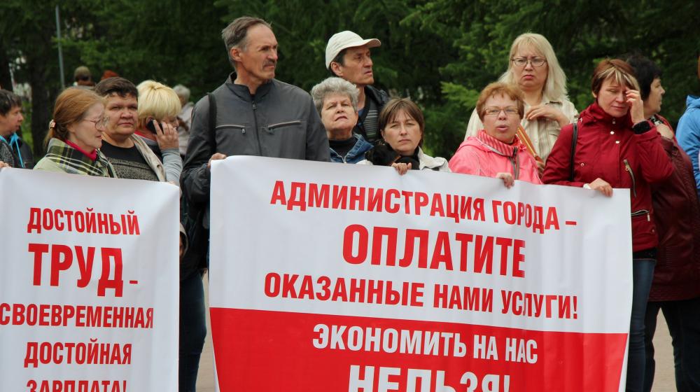 «Путин, как жить?». Челябинские водители и кондукторы вышли на массовый пикет