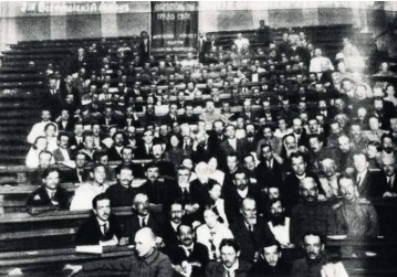 Проект KPRF.RU "Хроника революции". 2 июня 1917 года: Главный земельный комитет принял декларацию по земельному вопросу, В.И. Ленин готовит к печати "Материалы по пересмотру партийной программы"