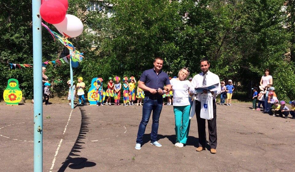 Волгоградская область. Коммунисты города Волжского в День защиты детей посетили два детских сада