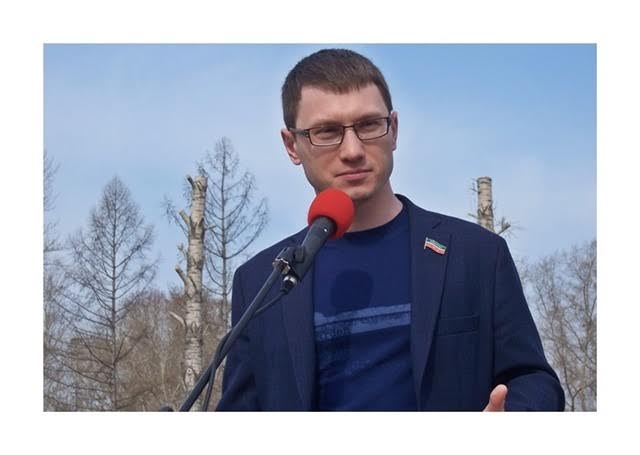 Казань. Депутат фракции КПРФ в Госсовете Республики Татарстан Артём Прокофьев: «Существование системы «Платон» тяжелым бременем ложится на транспортную отрасль России»