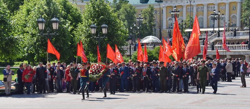 ​Возложение венка и цветов к Могиле Неизвестного Солдата у Кремлевской стены