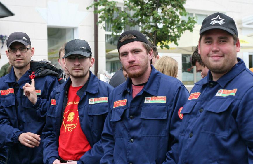 Комсомольцы трёх стран трудятся на строительстве гимнастического центра в Белоруссии