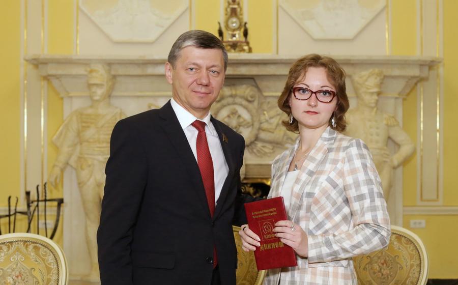 Дмитрий Новиков вручил дипломы выпускникам Центра политической учебы