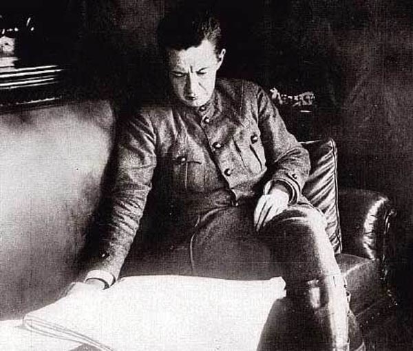 Проект KPRF.RU "Хроника революции". 6 июля 1917 года: Утверждён состав Бюро ВЦИК, А.Ф. Керенский издал приказ о строгой каре за невыполнение боевых приказов