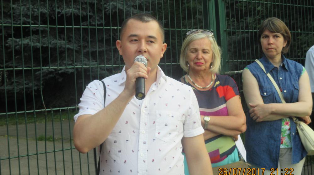 Москва. Член ЦК КПРФ Евгений Балашов принял участие в акции жителей Зябликово за строительство новой детской поликлиники