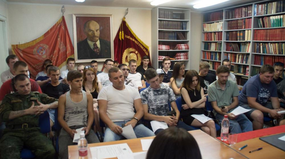 Волгоградская область. В Волжском состоялось общее собрание комсомольцев
