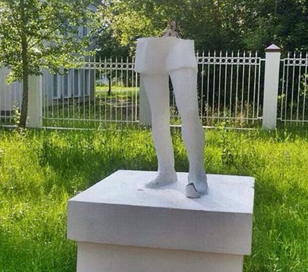 Казань. Вандалы разгромили памятник пионеру в посёлке Дербышки