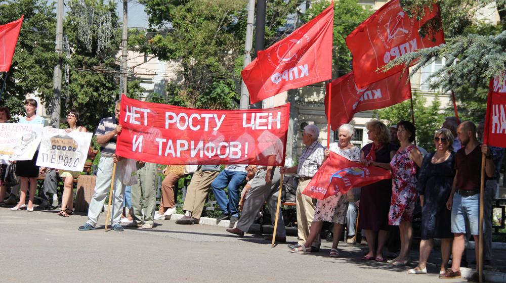 В Симферополе прошла протестная акция «АнтиНАТО — АнтиКАП» под девизом: «За Россию без криминальной олигархии и чиновничьего беспредела!»