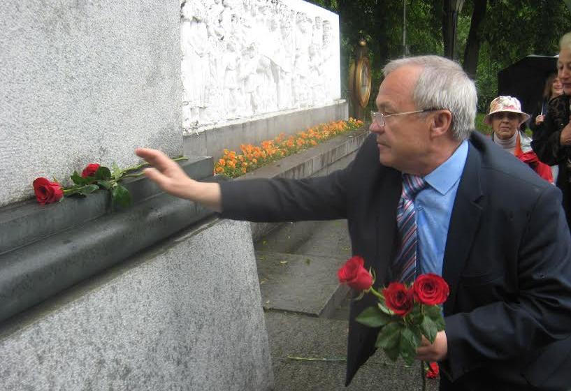 В Ярославле писателей наградили медалями КПРФ
