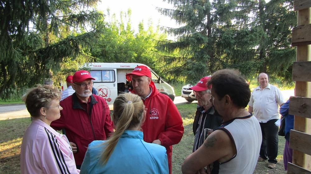 Курган.  Коммунисты проводят митинги и пикеты в рамках Всероссийской акции протеста
