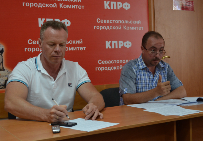 В помещении Севастопольского ГК КПРФ состоялась пресс-конференция кандидата в Губернаторы Романа Кияшко