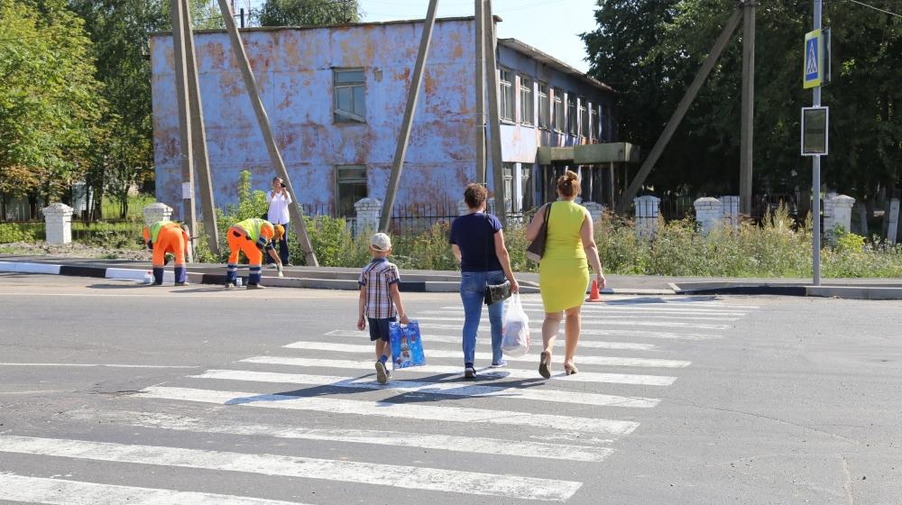Орловская область. По поручению Губернатора-коммуниста Вадима Потомского в посёлке Глазуновка сделали безопасную дорогу