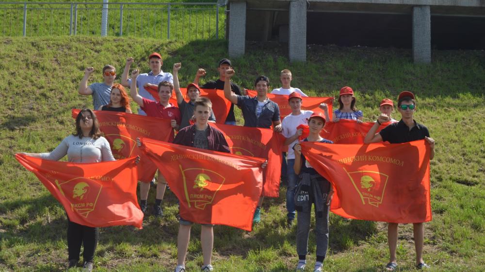 Алтайский край. Комсомольцы провели красочный флешмоб против коррупции