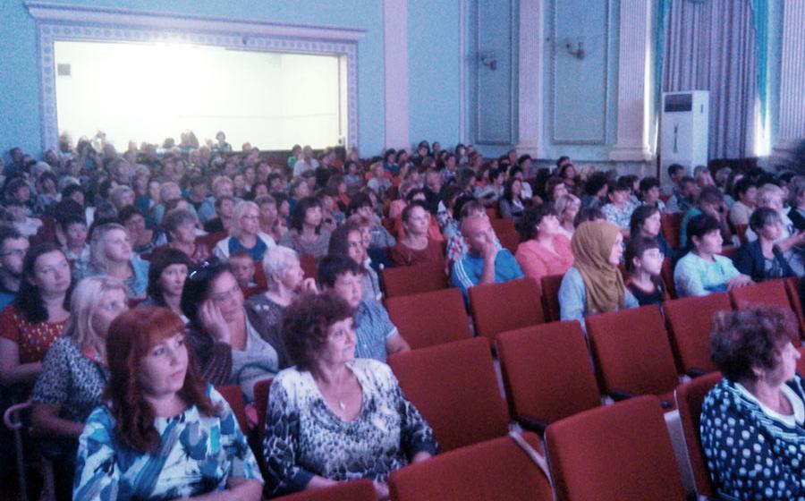 Д.Г. Новиков провел встречи с трудовыми коллективами Райчихинска и Завитинска