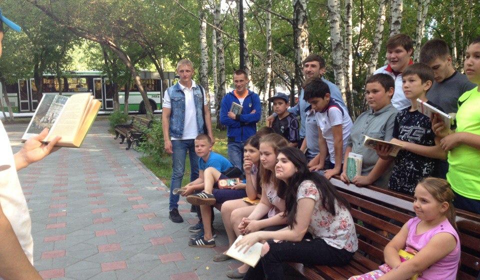 Тюменская область. Комсомольцы провели литературный день в честь 100-летия Великого Октября