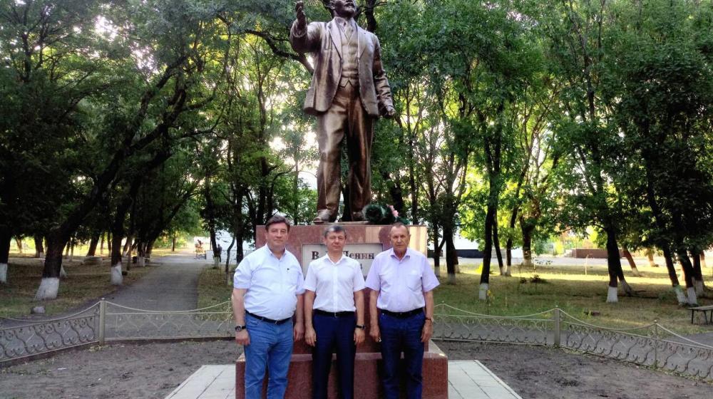 Д.Г. Новиков посетил колхоз «Терновский», где председательствует И.А. Богачев