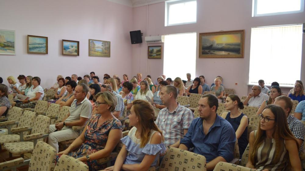 Город-Герой Севастополь. Трудовые коллективы и «Дети войны» поддерживают Романа Кияшко