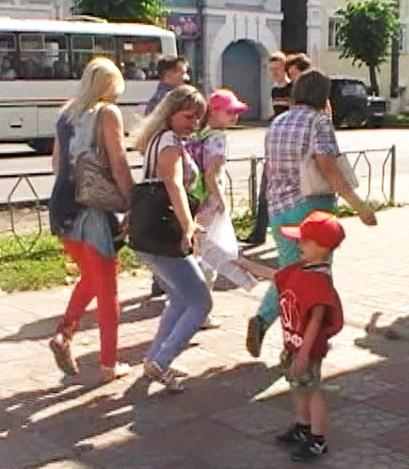 Ивановская область. Комсомольцы провели акцию «Аллея красных» в городе Шуя