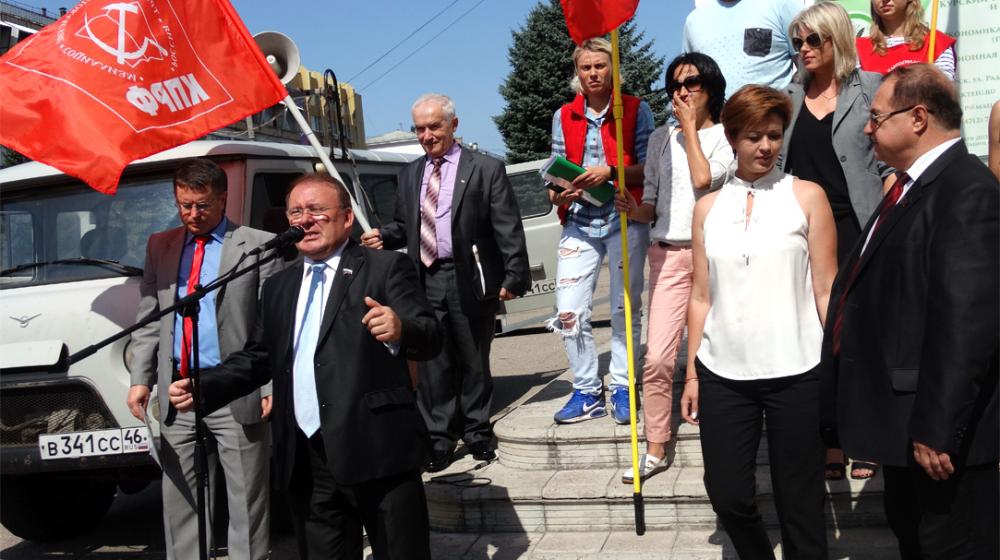 Н.Н. Иванов провел митинг в защиту социально-экономических прав курян, за честные выборы и в поддержку «Детей войны»