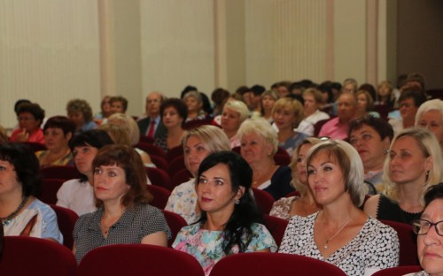Оренбургские депутаты-коммунисты области Сергей Романенко и Светлана Иванова выехали в город Орск для участия в августовском совещании педагогов