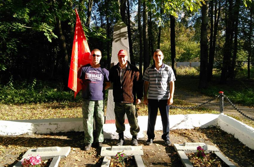 Ивановская область. Фурмановские коммунисты привели в порядок захоронение большевиков