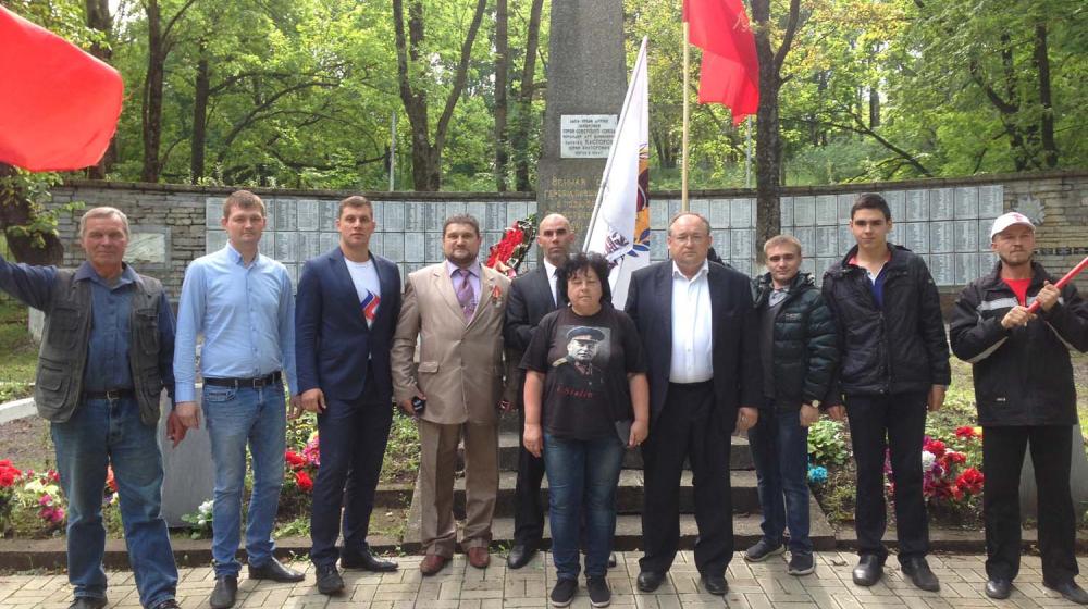 Кандидат в депутаты Госдумы Николай Кузьмин принял участие в автопробеге по местам боевой славы и провел встречу с жителями