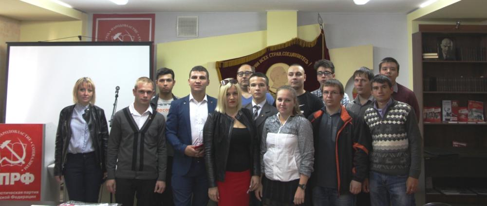 Жить и работать по-ленински! Состоялась отчетная конференция Саратовского обкома комсомола