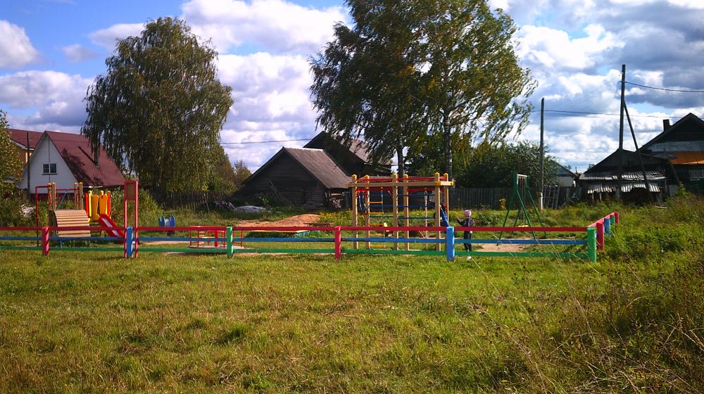 Нижегородская область. Уренцы благодарят коммунистов за установку детского городка