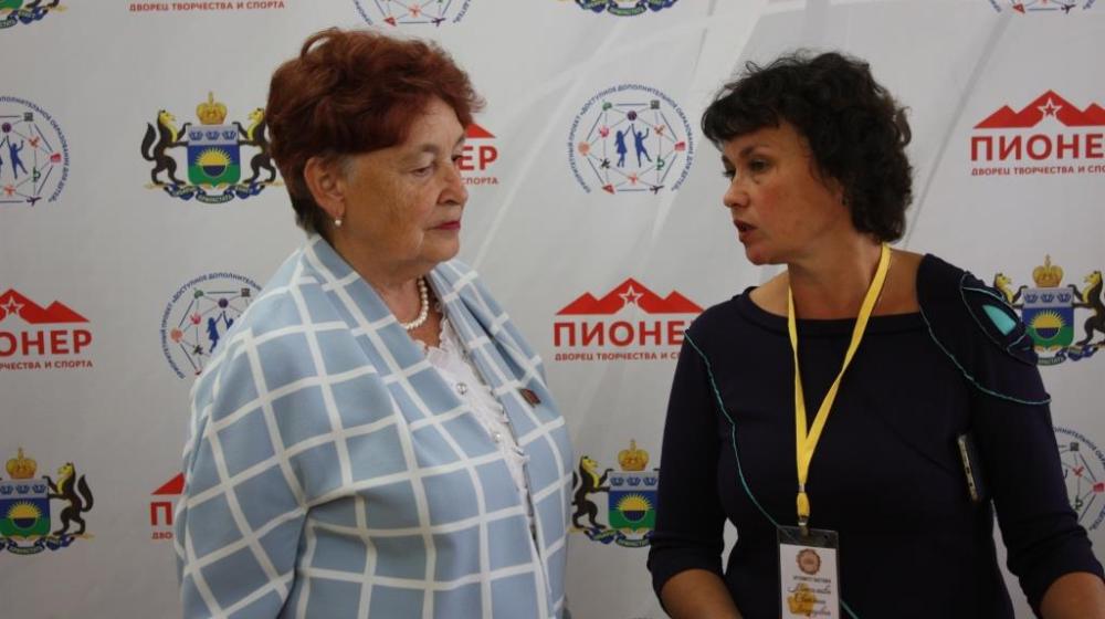 Депутат Тюменской областной Думы Казанцева Тамара Николаевна поздравила юннатское движение ЧИР Тюменской области с открытием выставки урожая 2017 года