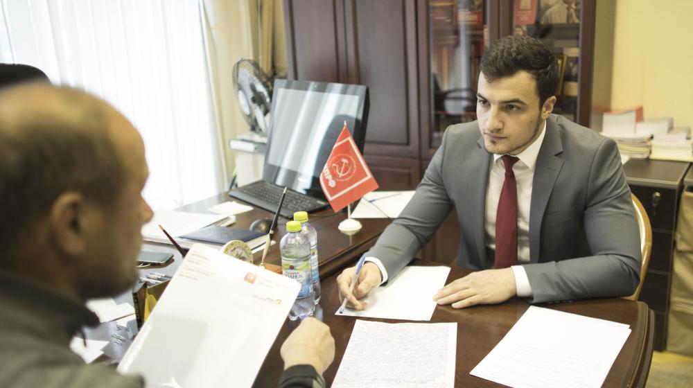 В приемной депутата фракции КПРФ Р.Д. Курбанова состоялось общение с избирателями