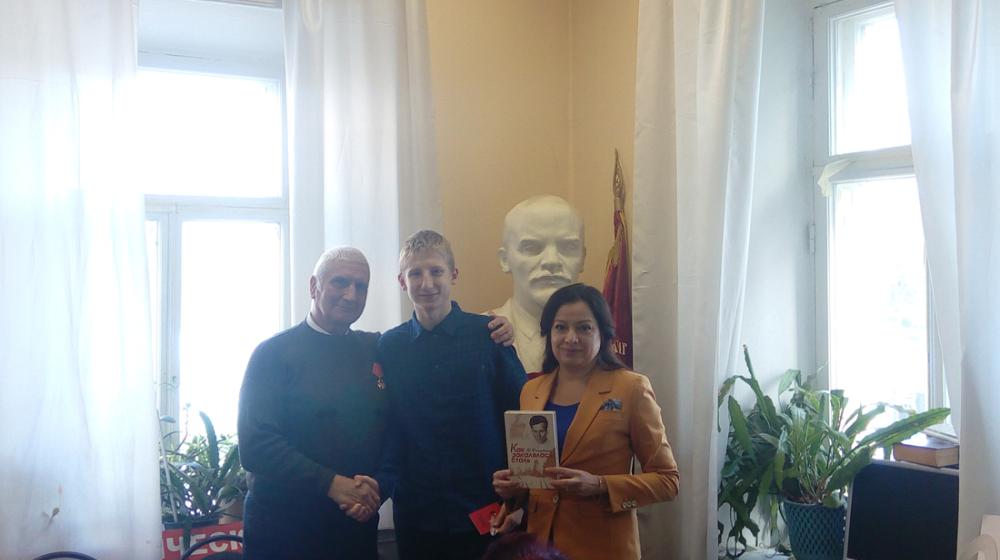 Калуга. Коммунисты и комсомольцы провели занятие в политклубе на тему "Белый террор в России"