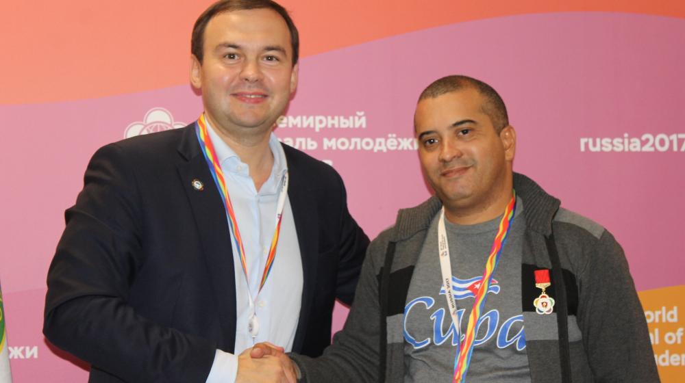 Юрий Афонин вручил руководителям ВФДМ разных лет награды, посвященные 70-летию фестивального движения