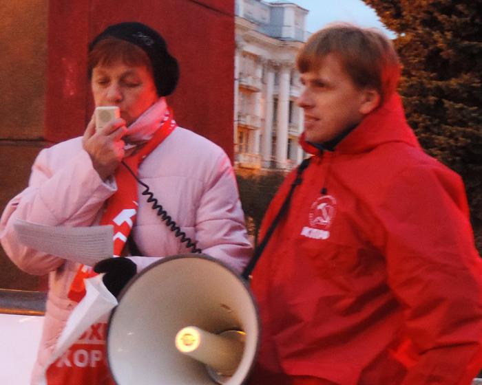 Память о героизме защитников Верховного Совета живет в наших сердцах. Митинг в городе Иваново