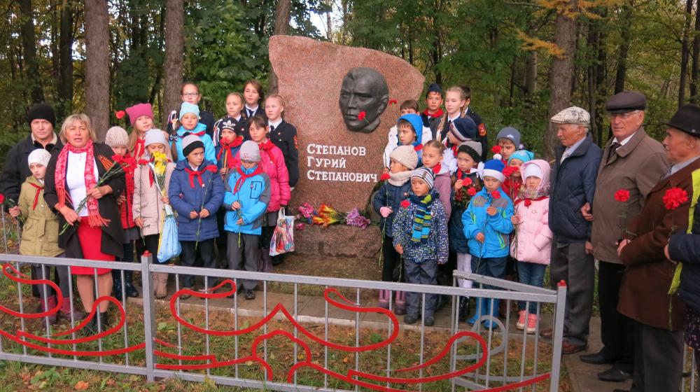В Чувашии коммунисты открыли мемориальную доску Герою гражданской войны Г.С. Степанову