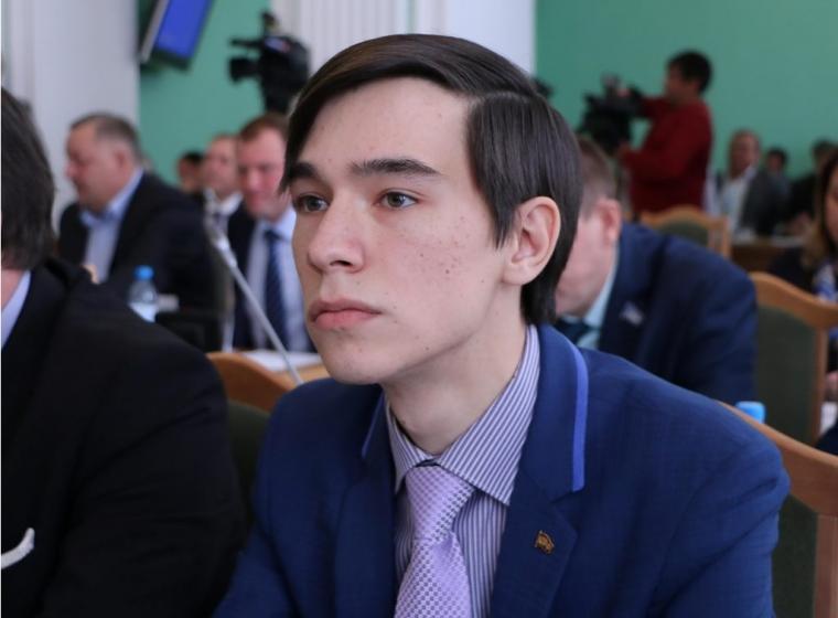 «Самый молодой среди депутатов». Интервью в «Правде» с 21-летним омским депутатом-коммунистом Кириллом Курятниковым