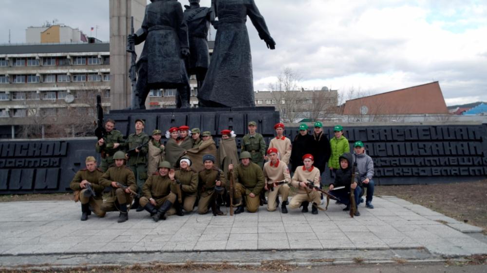 Молодёжь Читы прошла по «Улицам Революции»