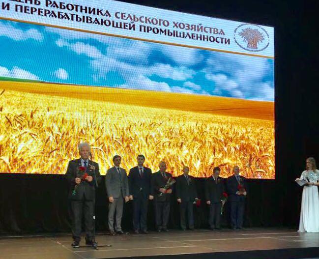 Олег Лебедев поздравил тружеников села Орловской области с профессиональным праздником