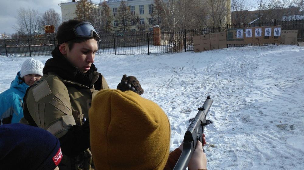 В городе Чебаркуль Челябинской области спортклуб КПРФ провел военно-спортивную игру «Зарница»