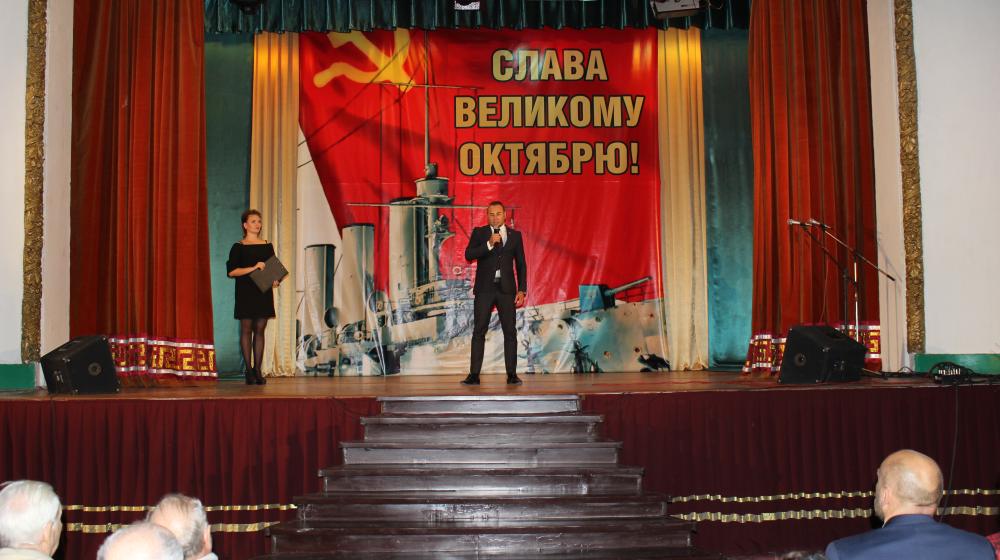 В Волгограде состоялся концерт, посвященный 100-летию Великого Октября