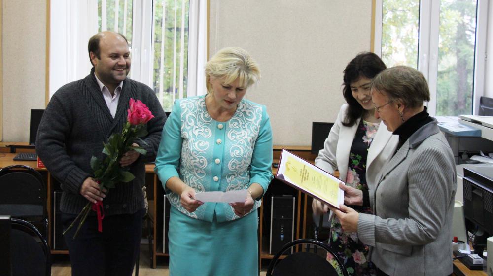 Депутаты-коммунисты поздравили с Днем учителя преподавателей и сотрудников Рязанского государственного университета им. С.А. Есенина