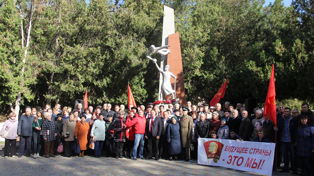 В Симферополе отметили 99-ю годовщину образования Ленинского комсомола митингом-концертом