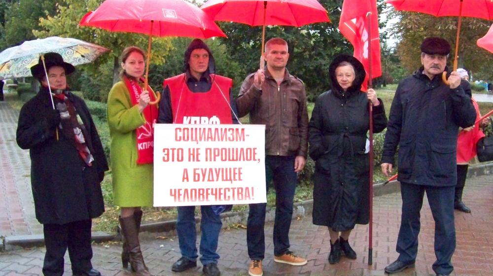 В Орле прошёл пикет памяти защитников Верховного Совета России